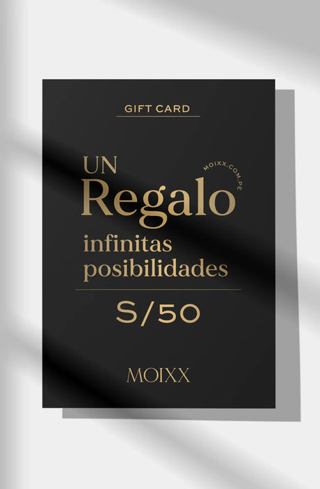 Tarjeta regalo negra con texto dorado regalo infinitas posibilidades valor S/50 marca Moixx